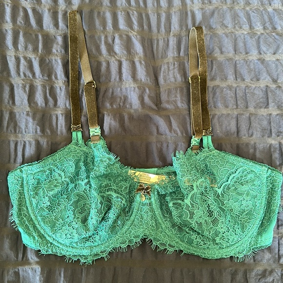 Lot of 3 Victoria’s Secret bras - size 38C - Picture 6 of 7